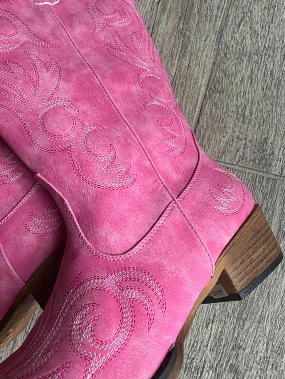 Roper Women's Pink Western Faux Suede Cowboy Boots - Picture 13 of 14